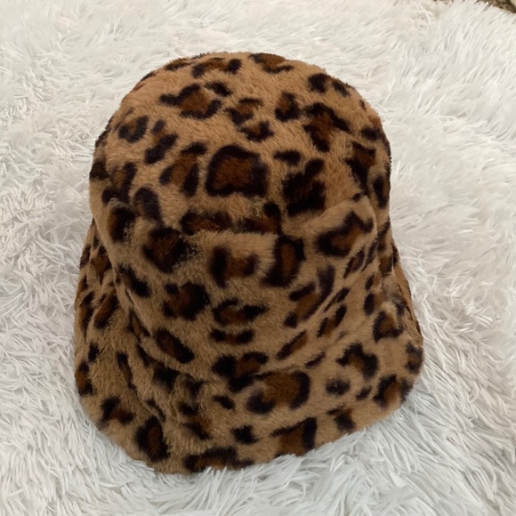 NWOT furry cheetah plush bucket hat - Picture 1 of 6